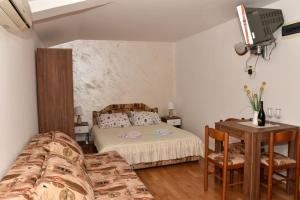 Ένα ή περισσότερα κρεβάτια σε δωμάτιο στο Apartments Simun