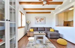 Posedenie v ubytovaní 3 Bedroom Pet Friendly Home In Krasic