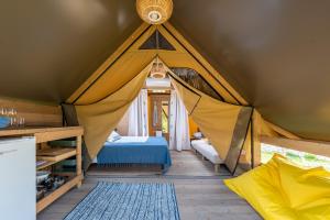 Voodi või voodid majutusasutuse Procida Camp & Resort - Ciraccio toas