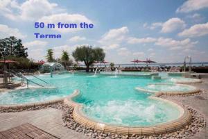 Бассейн в Villa Callas 16 или поблизости