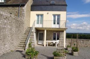 Balkón alebo terasa v ubytovaní Appartement familial avec piscine à Montmartin-sur-Mer 54 m²