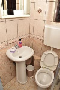 Ένα μπάνιο στο Apartments Simun