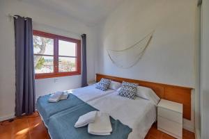 Ένα ή περισσότερα κρεβάτια σε δωμάτιο στο Nura Houses Duplex Magaluf 3