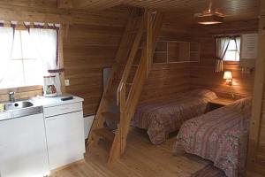 Postel nebo postele na pokoji v ubytování Lentiira Holiday Village