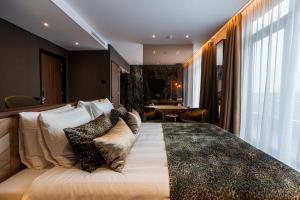 Een bed of bedden in een kamer bij Van Der Valk Hotel Almere