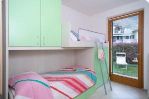Ein Etagenbett oder Etagenbetten in einem Zimmer der Unterkunft APARTMENT LELEGANCE - Regarda Travel