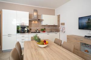 Küche/Küchenzeile in der Unterkunft APARTMENT LELEGANCE - Regarda Travel