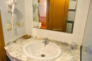 Łazienka w obiekcie Hotel Alda Ciudad de Toro