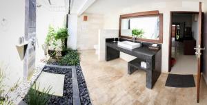 Galeriebild der Unterkunft Tír na nÓg Beachfront Resort in Gili Trawangan