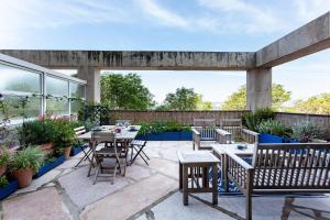 Balkón alebo terasa v ubytovaní TERRASSE FADOLI - Grande terrasse avec vue mer et cathédrale
