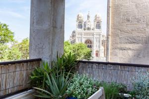 Vonkajšia záhrada v ubytovaní TERRASSE FADOLI - Grande terrasse avec vue mer et cathédrale