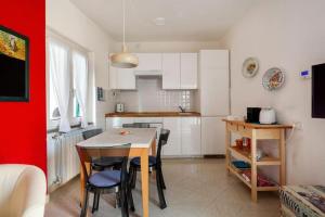 Η κουζίνα ή μικρή κουζίνα στο AGAVE ☆ Terrace & Relax ☆ HOMY 5 TERRE