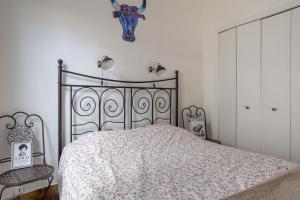a bedroom with a metal bed and a chair at Petit Paradis Nemausus in Nîmes