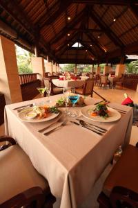 Reštaurácia alebo iné gastronomické zariadenie v ubytovaní Grand Balisani Suites