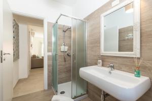 Ένα μπάνιο στο Appartamenti Nonna Rosa