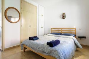 Ένα ή περισσότερα κρεβάτια σε δωμάτιο στο Charming Apartment with Sea Views +16 φωτογραφίες