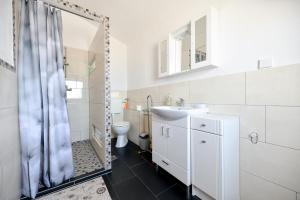 Kúpeľňa v ubytovaní Apartment Jaga + 36 fotografií