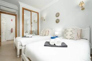 two white beds in a white room with mirrors at WOW Flat, Birdie, Golf, Spa & Swimming Pool (WIFI) in Lagos +33 photos