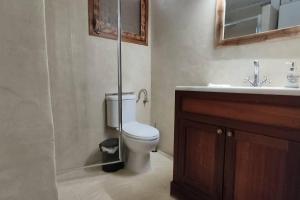 Vannituba majutusasutuses Beachfront 2Br Garden Bbq SeaView QuietRetreat