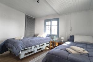 Voodi või voodid majutusasutuse Beachfront 2Br Garden Bbq SeaView QuietRetreat toas