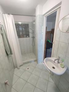 Kúpeľňa v ubytovaní Sárga311 Üdülőház Szeged