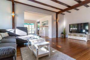 Televiisor ja/või meelelahutuskeskus majutusasutuses Hus Dünenkieker SPO Hus Dünenkieker SPO