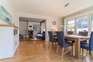 Köök või kööginurk majutusasutuses Hus Dünenkieker SPO Hus Dünenkieker SPO