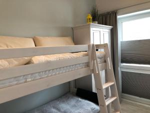 Postel nebo postele na pokoji v ubytování Loft Froenskip Nordsee Park Dangast