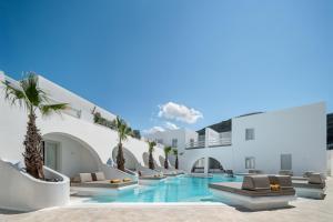 Bazén v ubytování Santorini Kastelli Resort nebo v jeho okolí