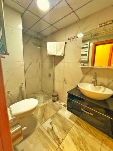 a bathroom with a sink and a toilet at Kuzey Suite Otel in Uzungol