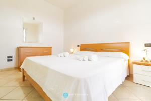 Postel nebo postele na pokoji v ubytování AFRODITE FLAT - TORRE DELL'ORSO