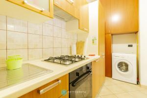 Kuchyň nebo kuchyňský kout v ubytování AFRODITE FLAT - TORRE DELL'ORSO