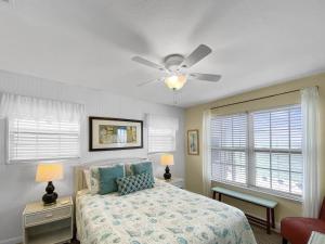 Llit o llits en una habitació de Highview Sunseekers 7 Condo