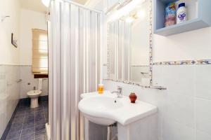 Kúpeľňa v ubytovaní Caio Asinio Apartment + 37 fotografií