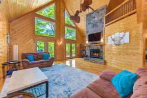 a living room with a fireplace in a wooden house at Blue Sky Retreat in Maynardville