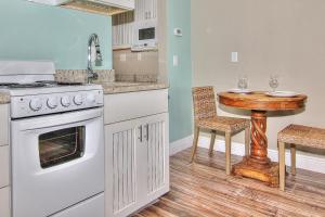 Gallery image of Bungalow Beach Place 3 in Clearwater Beach