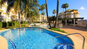 Swimmingpoolen hos eller tæt på Luxury, beach, pool and garden Dénia