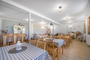 a dining room with tables and chairs and a room at Agroturystyka Cold Sea in Sztutowo