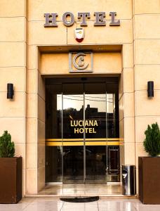 Sijil, anugerah, tanda atau dokumen lain yang dipamerkan di Luciana Hotel by FHM