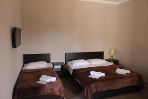 Rúm í herbergi á Hotel Rabati
