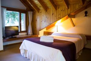 Una cama o camas en una habitación de Rincón de los Andes Resort