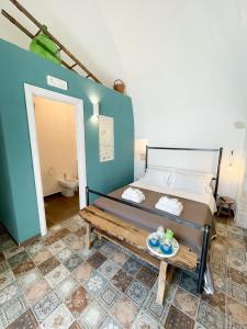 Postel nebo postele na pokoji v ubytování Trullo San Vincenzo con Piscina