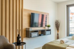 Televízia a/alebo spoločenská miestnosť v ubytovaní MyFlat Coral Premium Suite