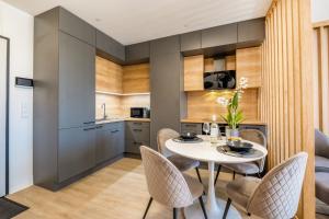 Kuchyňa alebo kuchynka v ubytovaní MyFlat Coral Premium Suite