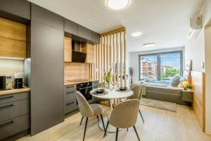 Kuchyňa alebo kuchynka v ubytovaní MyFlat Coral Premium Suite