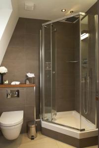 Bilik mandi di Maitrise Hotel Maida Vale - London