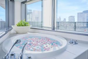 a bath tub filled with lots of stuffed animals at Harmonie Embrassee in Osaka