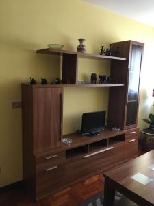 Televízia a/alebo spoločenská miestnosť v ubytovaní PASEO DO MACEIRAS