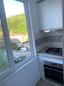 Kuchyň nebo kuchyňský kout v ubytování Apartament Infinity Petroșani + 1 fotografie