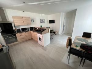 Kuchyňa alebo kuchynka v ubytovaní Lourdes : Superbe T2 42m2